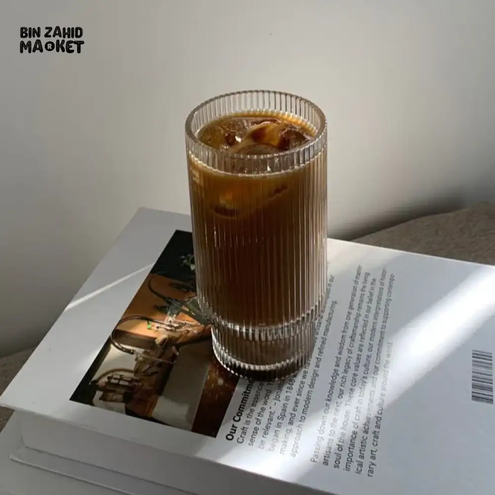 RIBBED TUMBLER WITH LID AND STRAW CLEAR TRANSPARENT DRINKING CUP STYLISH REUSABLE GLASS FOR JUICE COFFEE & TEA - Image 3