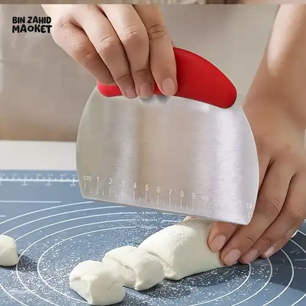 STAINLESS STEEL DOUGH SCRAPER WITH NON-SLIP HANDLE – MULTIPURPOSE PASTRY CUTTER & DOUGH DIVIDER 15X12CM - Image 2